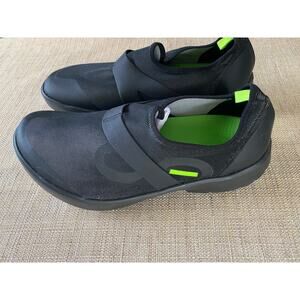 OOFOS 00MG Low Black Gray Slip On Round Toe Mesh Comfort Shoes 11 NEW